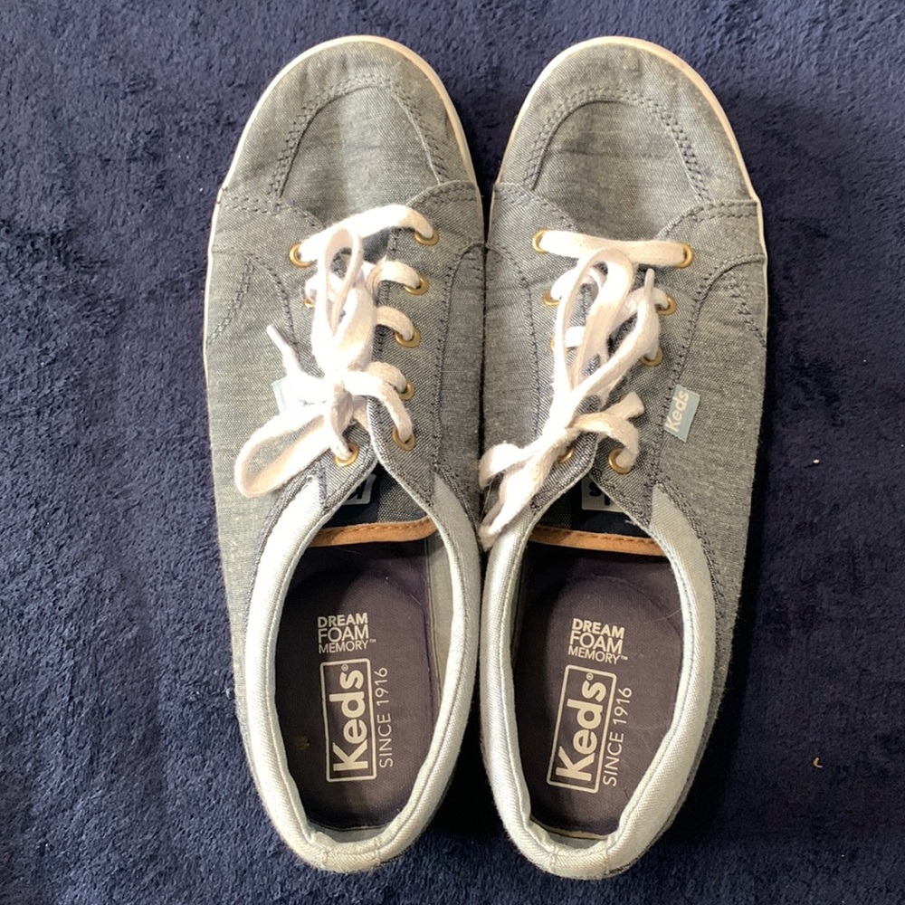 Memory foam casual shoes